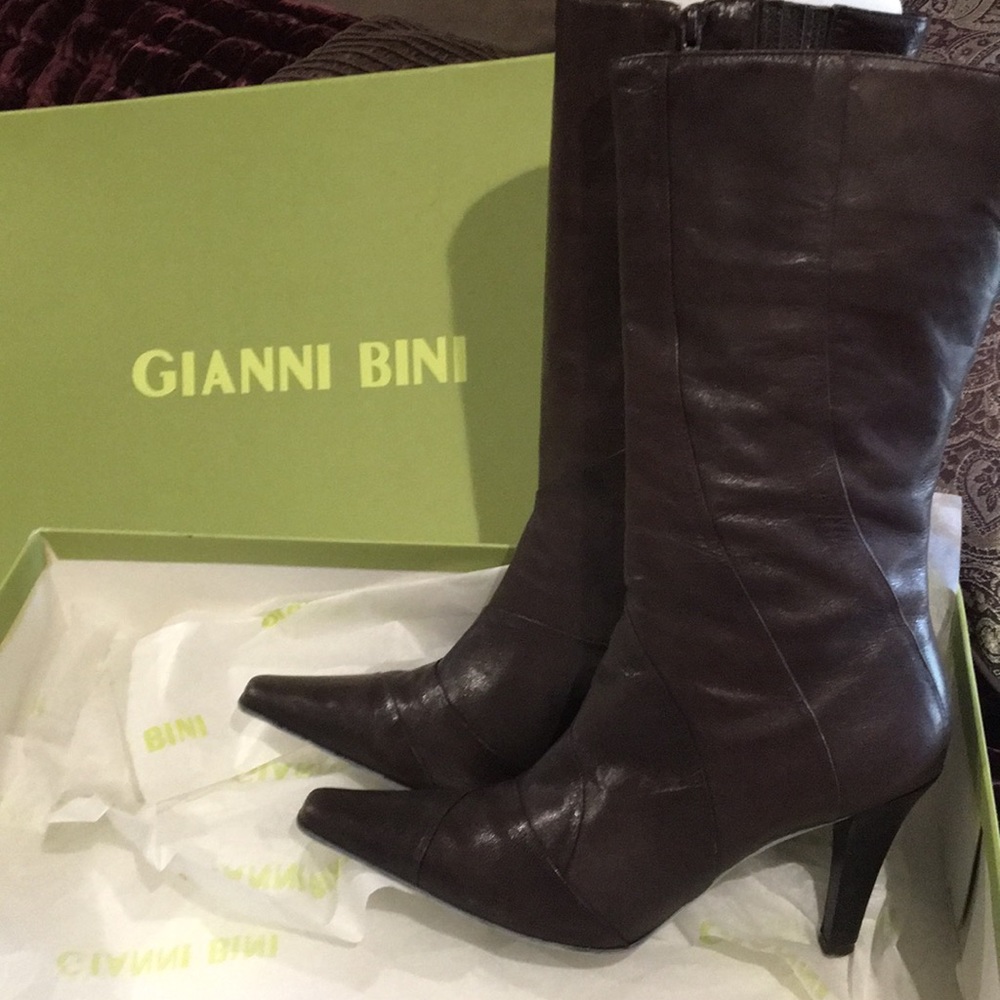 Gianni Bini brown calf high boots